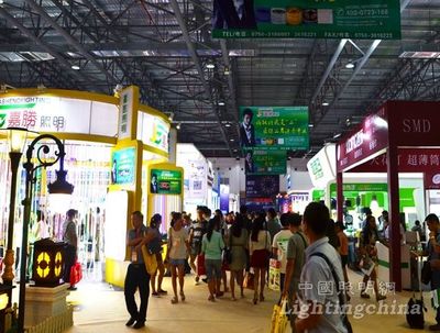 古鎮(zhèn)燈映新程 第十四屆燈博會啟幕，中小企業(yè)閃耀創(chuàng)新主陣地